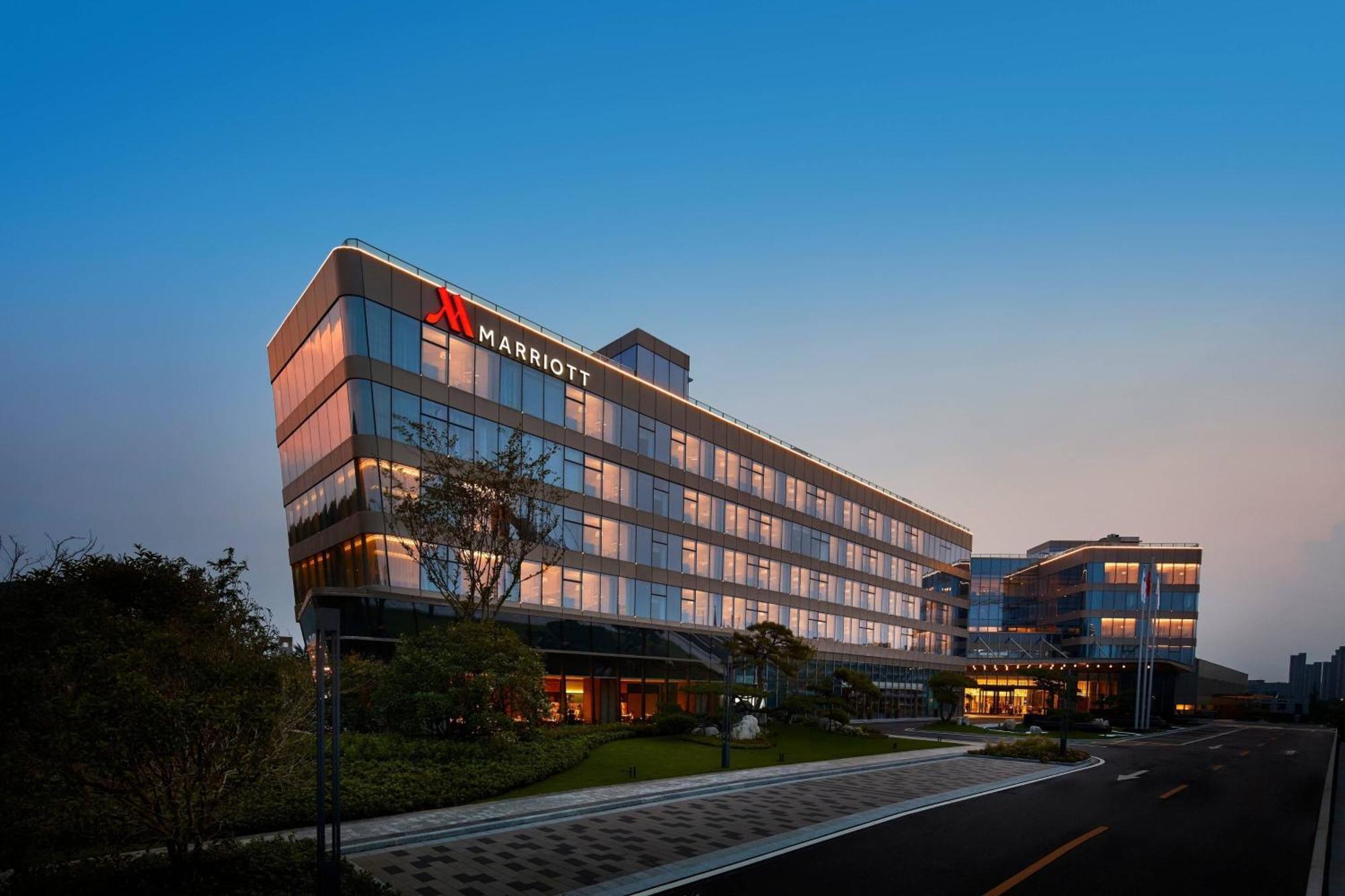 Xuzhou Marriott Hotel Lakeview Exterior foto